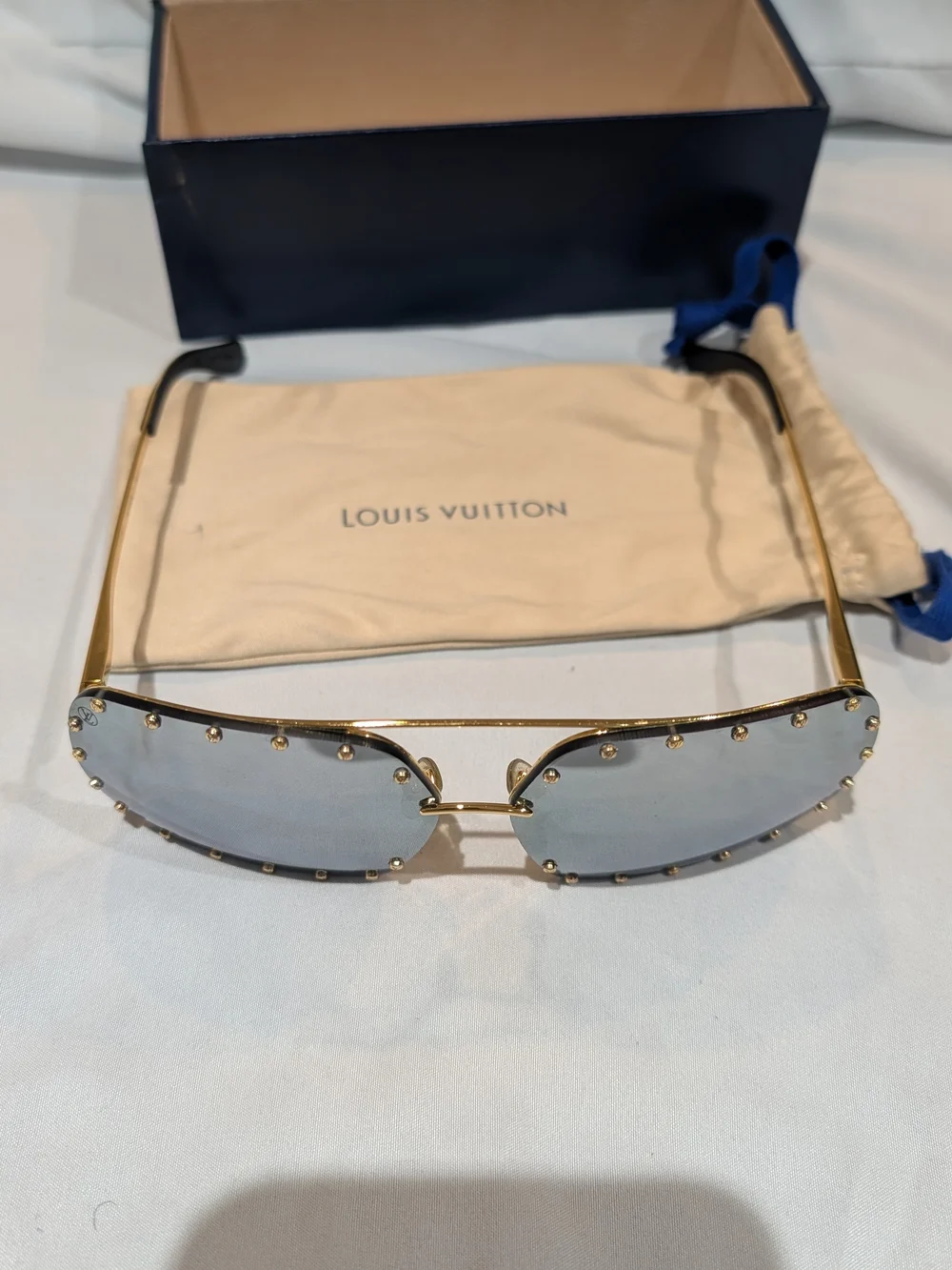Louis Vuitton Gold Frame Sunglasses with Gray Lenses(ORIGINALS)